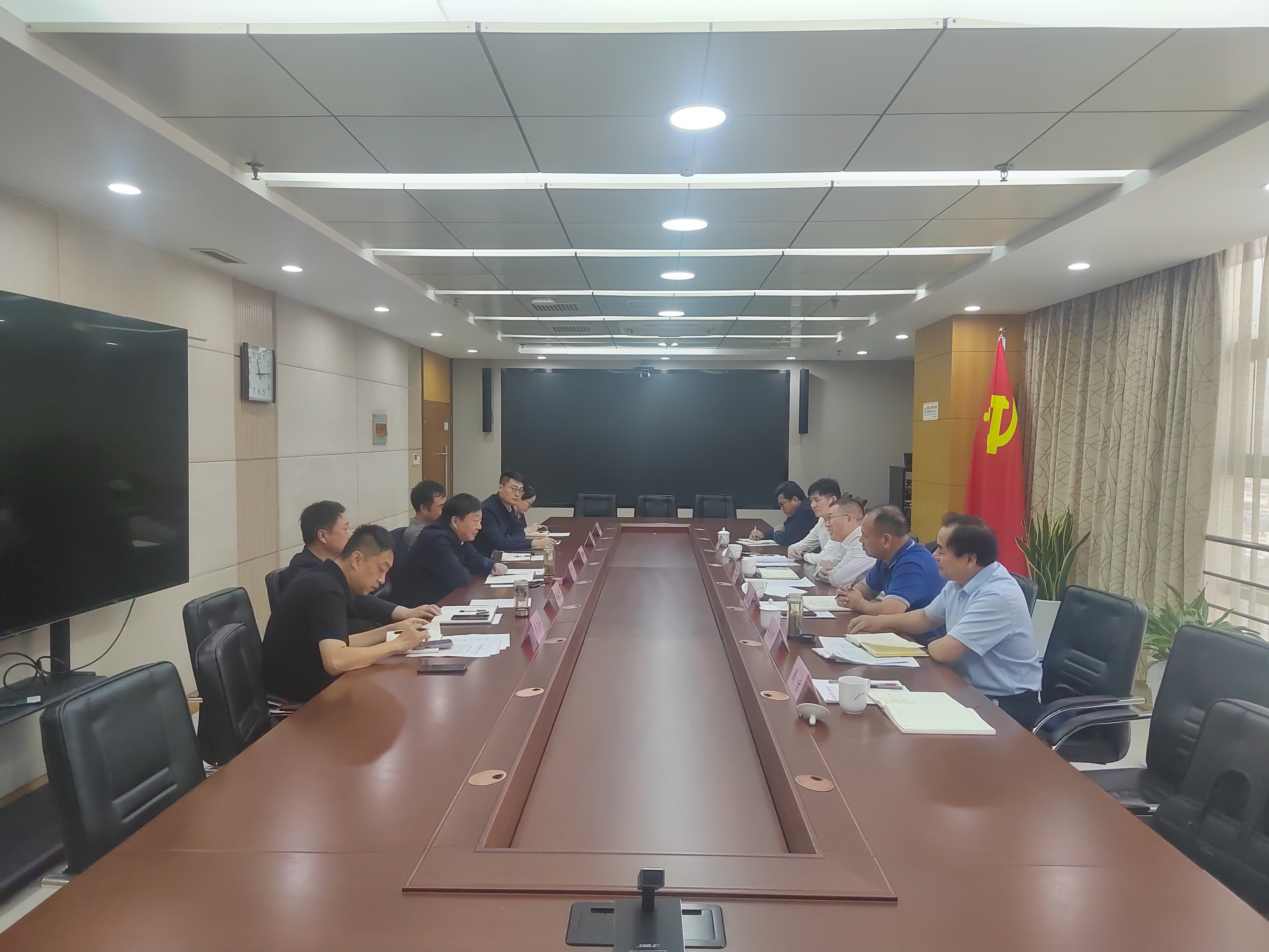 梁胜跃带队到市应急管理局交流工作