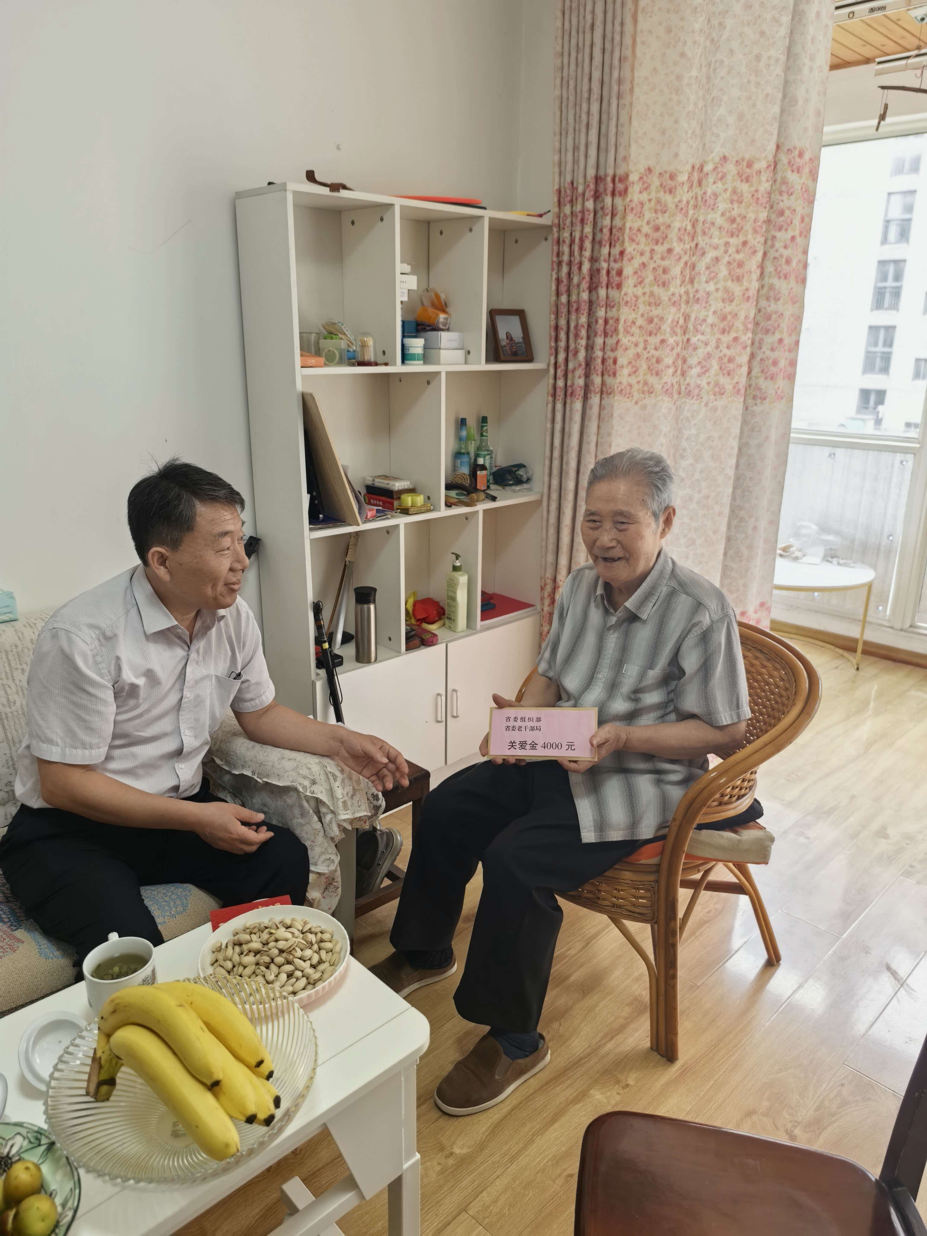 情暖中秋·暖心走访——我队开展离退休老同志中秋走访慰问活动